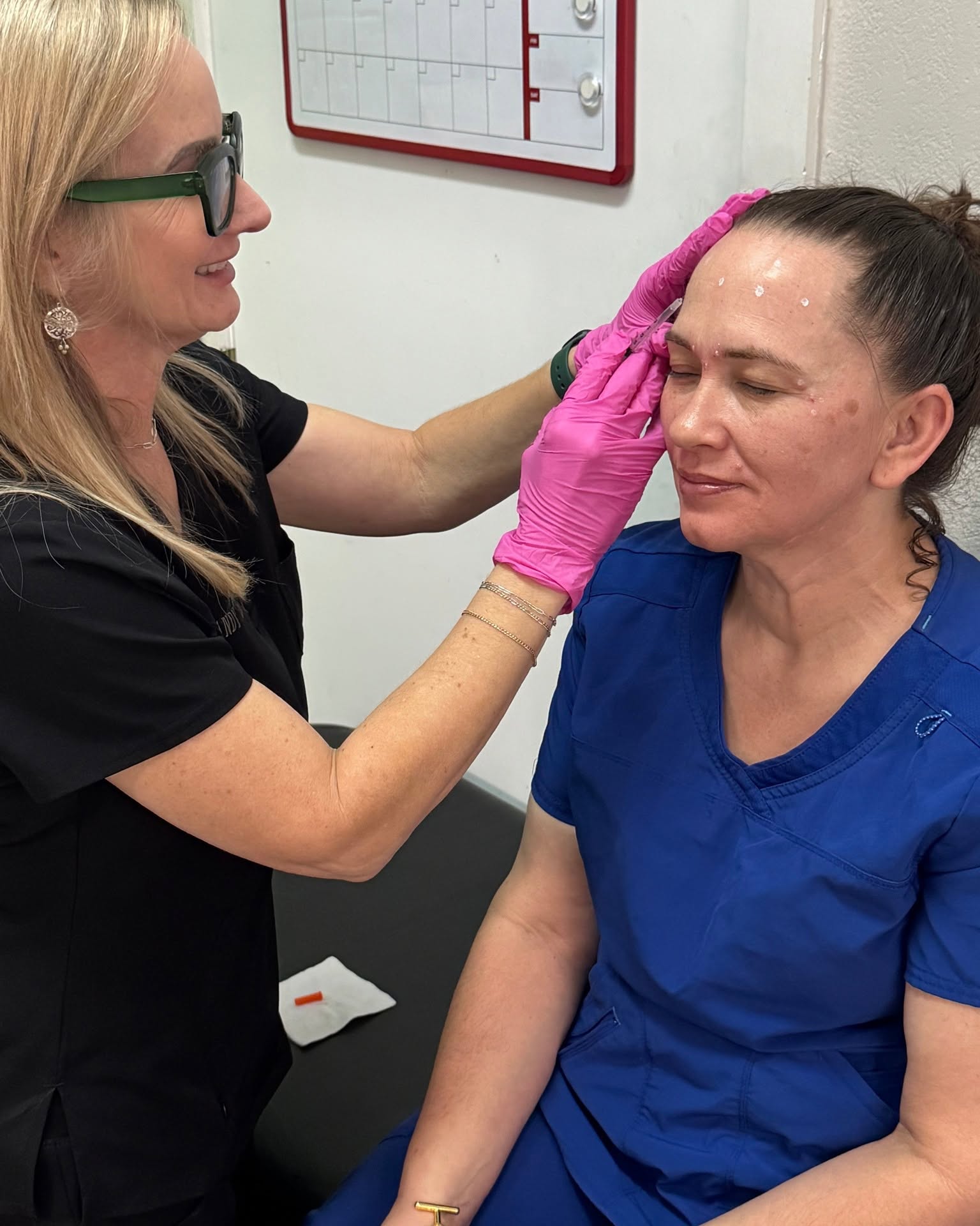 Mandy Wright preparing a neurotoxin treatment